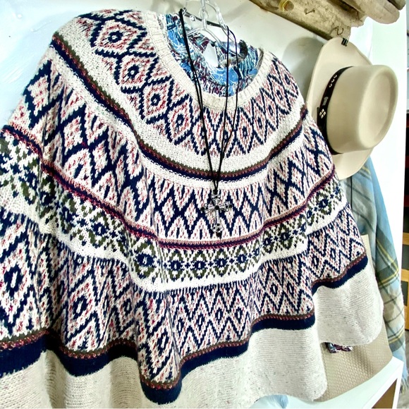 Wool blend poncho knit sweater w Aztec/southwestern/praire/fairisle/cottage vibe - Picture 6 of 12